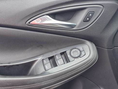 Used 2025 Buick Encore GX Preferred AWD/4WD image 9