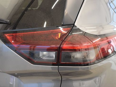 Used 2025 Nissan Rogue SV AWD/4WD image 12