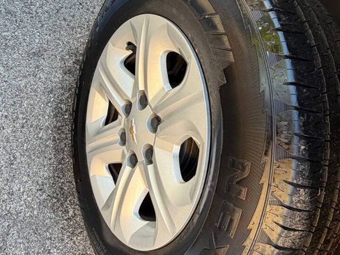 Used 2011 Chevrolet Traverse LS FWD image 30