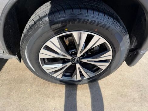 Used 2023 Nissan Rogue SV w/ SV Premium B Package FWD image 30