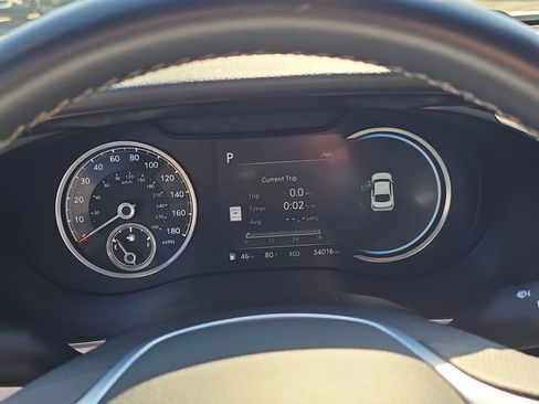 Used 2025 Genesis G70 2.5T image 33