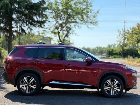 Used 2021 Nissan Rogue Platinum AWD/4WD image 6