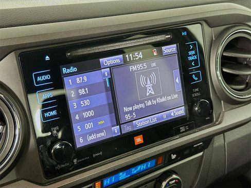 Used 2019 Toyota Tacoma TRD Off-Road image 15