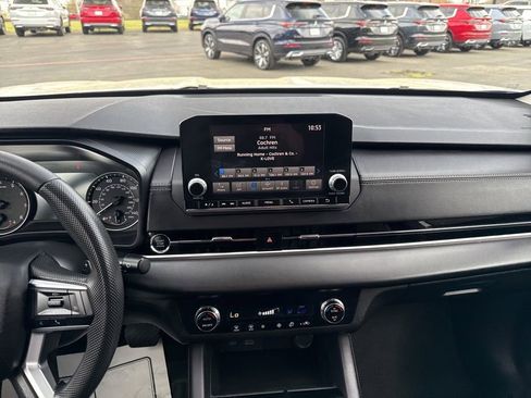 Used 2024 Mitsubishi Outlander ES image 38