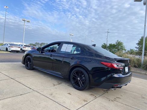 Used 2025 Toyota Camry SE image 8