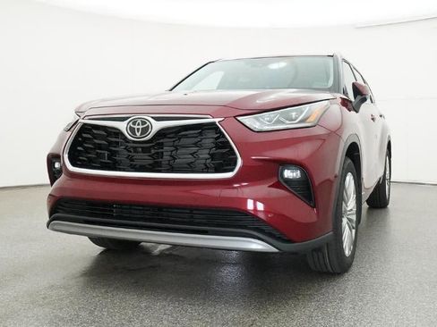 New 2026 Toyota Highlander Platinum image 32