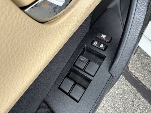 Used 2017 Toyota Corolla LE w/ Carpet Mat Package (TMS) FWD image 20