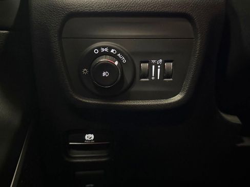 Used 2022 Jeep Grand Cherokee L Limited AWD/4WD image 14