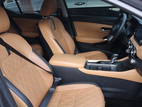 Used 2020 Nissan Sentra SV w/ SV Premium Package image 4