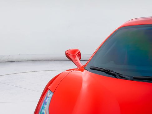 Used 2016 Ferrari 488 GTB RWD image 6