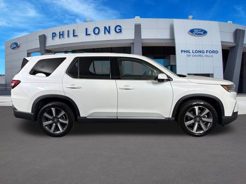 Used 2024 Honda Pilot Touring image 6