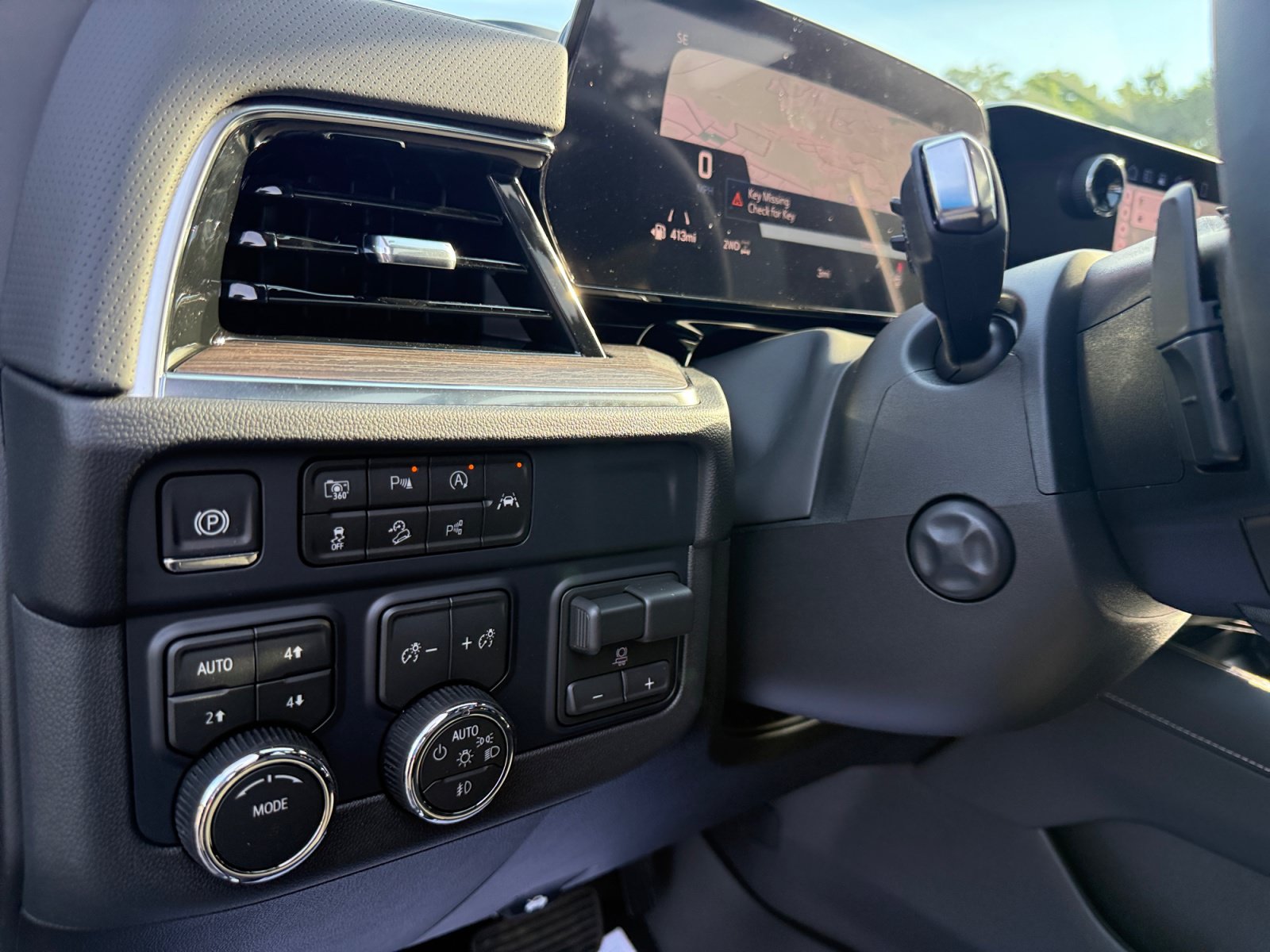 New 2026 Chevrolet Suburban Premier w/ Sun And Tow Package AWD/4WD image 21