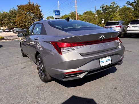 Used 2023 Hyundai Elantra SEL w/ Convenience Package FWD image 5