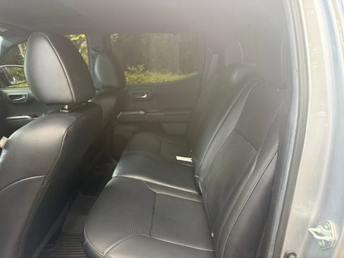 Used 2022 Toyota Tacoma TRD Sport AWD/4WD image 13