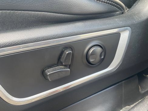 Used 2023 RAM 1500 Laramie AWD/4WD image 21