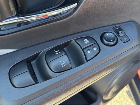 Used 2024 Nissan Kicks SR w/ SR Premium Package FWD image 8