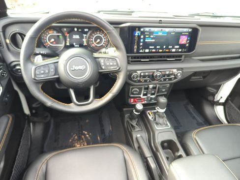 Used 2025 Jeep Wrangler Unlimited Rubicon 392 image 29