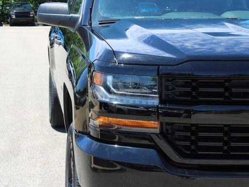 Used 2017 Chevrolet Silverado 1500 Custom w/ Custom Convenience Package AWD/4WD image 4