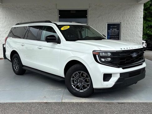 Used 2025 Ford Expedition Max Active AWD/4WD image 1