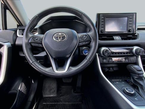 Used 2021 Toyota RAV4 XLE w/ XLE Grade Weather Package AWD/4WD image 6