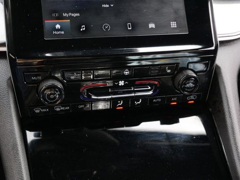 Used 2021 Jeep Grand Cherokee L Laredo image 19