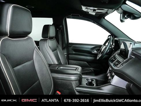 Used 2023 GMC Yukon XL SLT AWD/4WD image 45