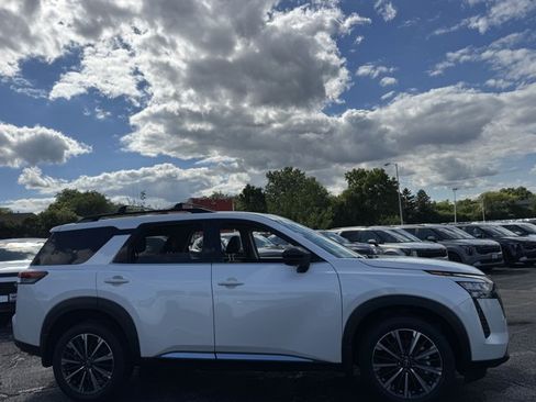 New 2026 Nissan Pathfinder Platinum AWD/4WD image 22