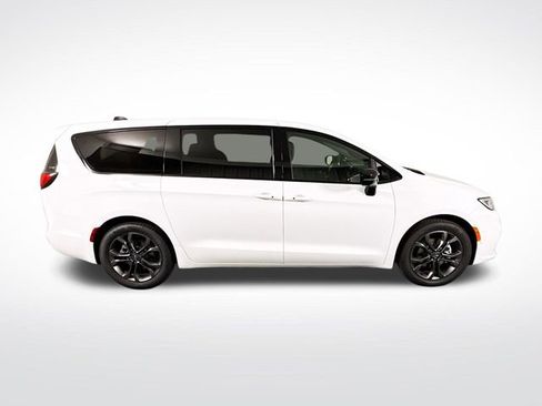 New 2026 Chrysler Pacifica Select image 8