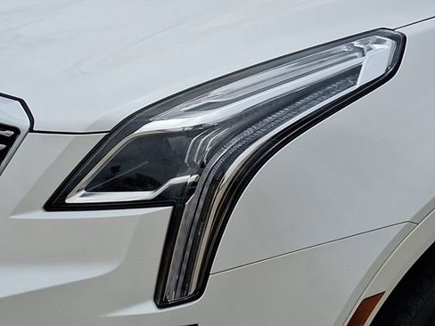 Used 2021 Cadillac XT5 Premium Luxury FWD image 7
