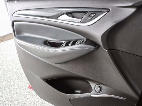 Used 2019 Buick Enclave Essence image 21