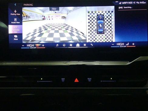 Used 2025 BMW 530i xDrive w/ Premium Package image 11