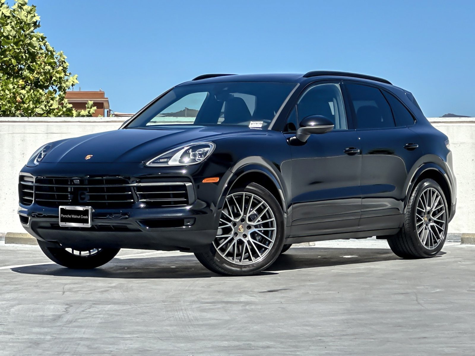 Used 2023 Porsche Cayenne AWD/4WD image 2
