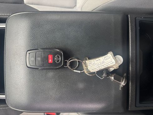 Used 2025 Toyota Tacoma TRD Off-Road image 23