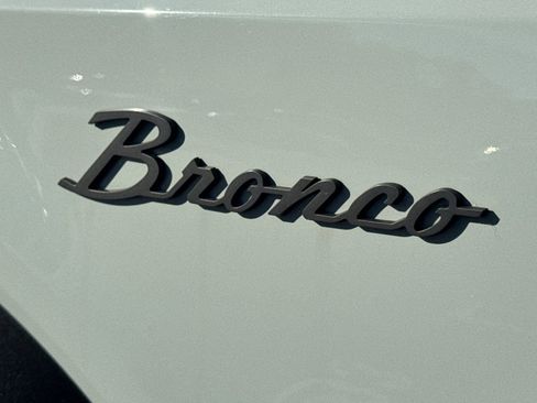 Used 2022 Ford Bronco Badlands image 13