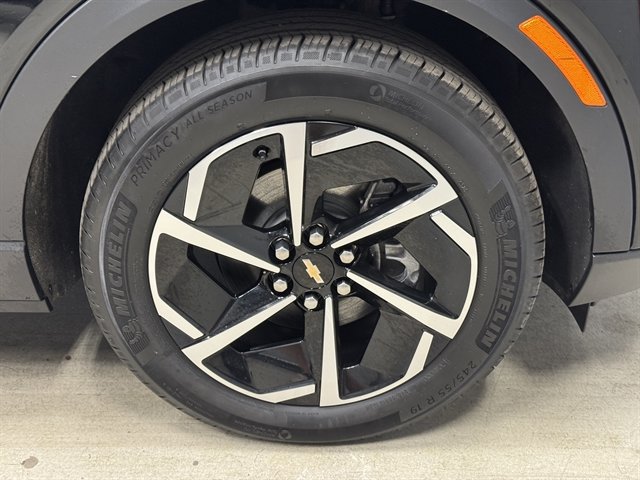 Used 2025 Chevrolet Equinox EV LT FWD image 9