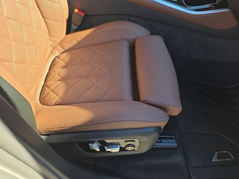 Used 2025 BMW X5 xDrive50e w/ Premium Package image 12