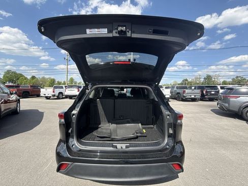 Used 2023 Toyota Highlander LE AWD/4WD image 22