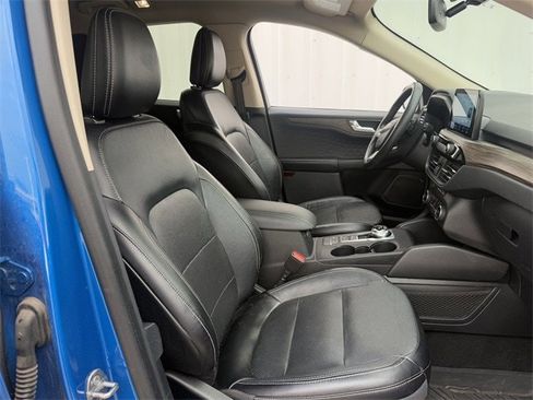 Used 2020 Ford Escape Titanium image 30