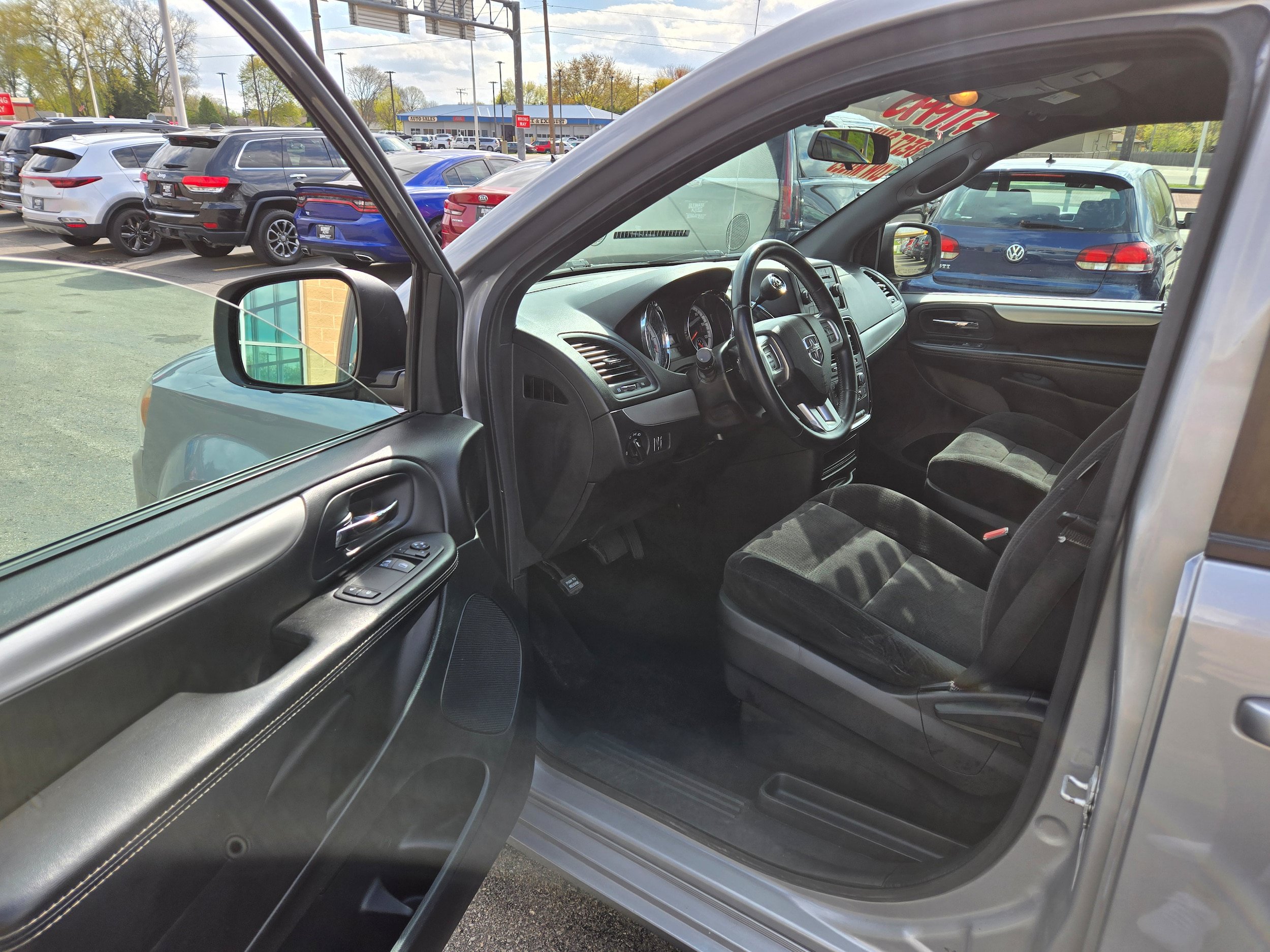 Used 2014 Dodge Grand Caravan SE w/ Quick Order Package 29E SE FWD image 5