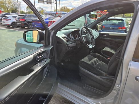 Used 2014 Dodge Grand Caravan SE w/ Quick Order Package 29E SE FWD image 5