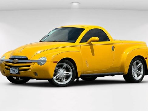 Used 2004 Chevrolet SSR w/ Preferred Equipment Group RWD image 1