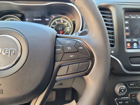 Used 2022 Jeep Cherokee Trailhawk AWD/4WD image 23