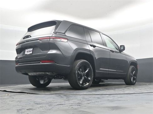 New 2025 Jeep Grand Cherokee Altitude image 39