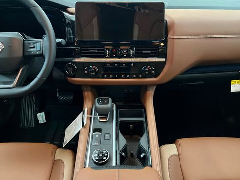 New 2026 Nissan Pathfinder Platinum image 13