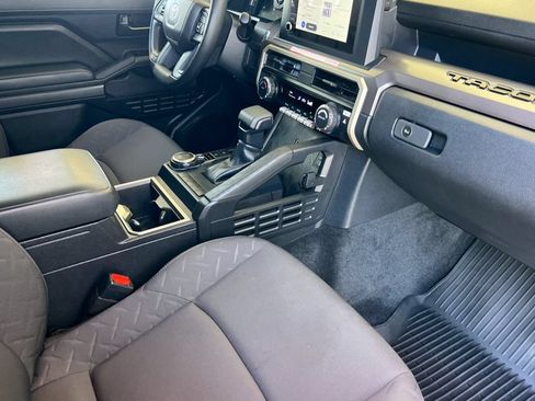 Certified 2025 Toyota Tacoma SR5 AWD/4WD image 19