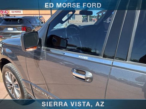 Used 2015 Lincoln Navigator 2WD image 30
