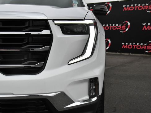 Used 2024 GMC Acadia Elevation image 11