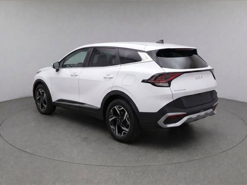 Used 2025 Kia Sportage LX FWD image 3