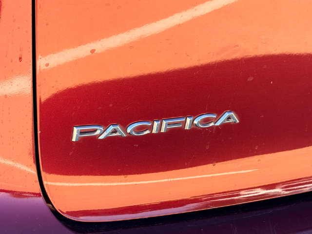 Used 2018 Chrysler Pacifica Limited FWD image 19