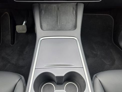 Used 2025 Tesla Model Y Long Range AWD/4WD image 29